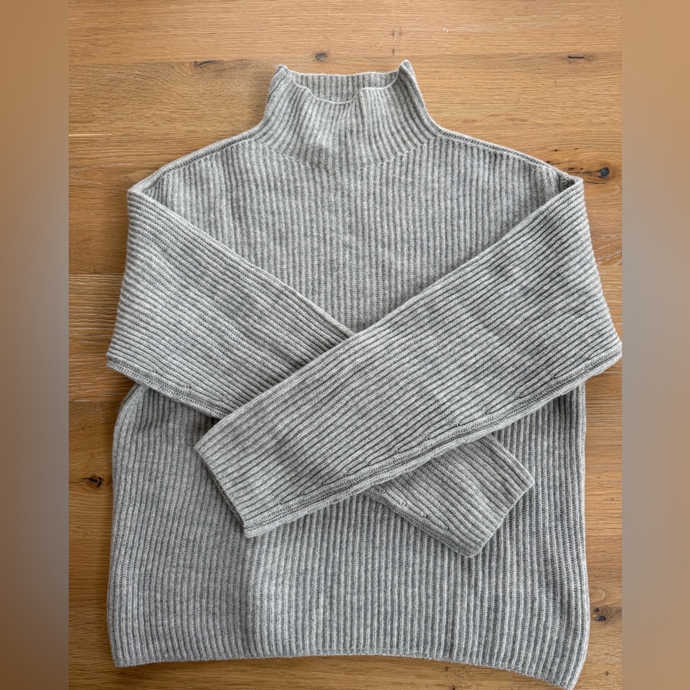 NWOT Everlane Light Gray Ribbed Knit Sweater